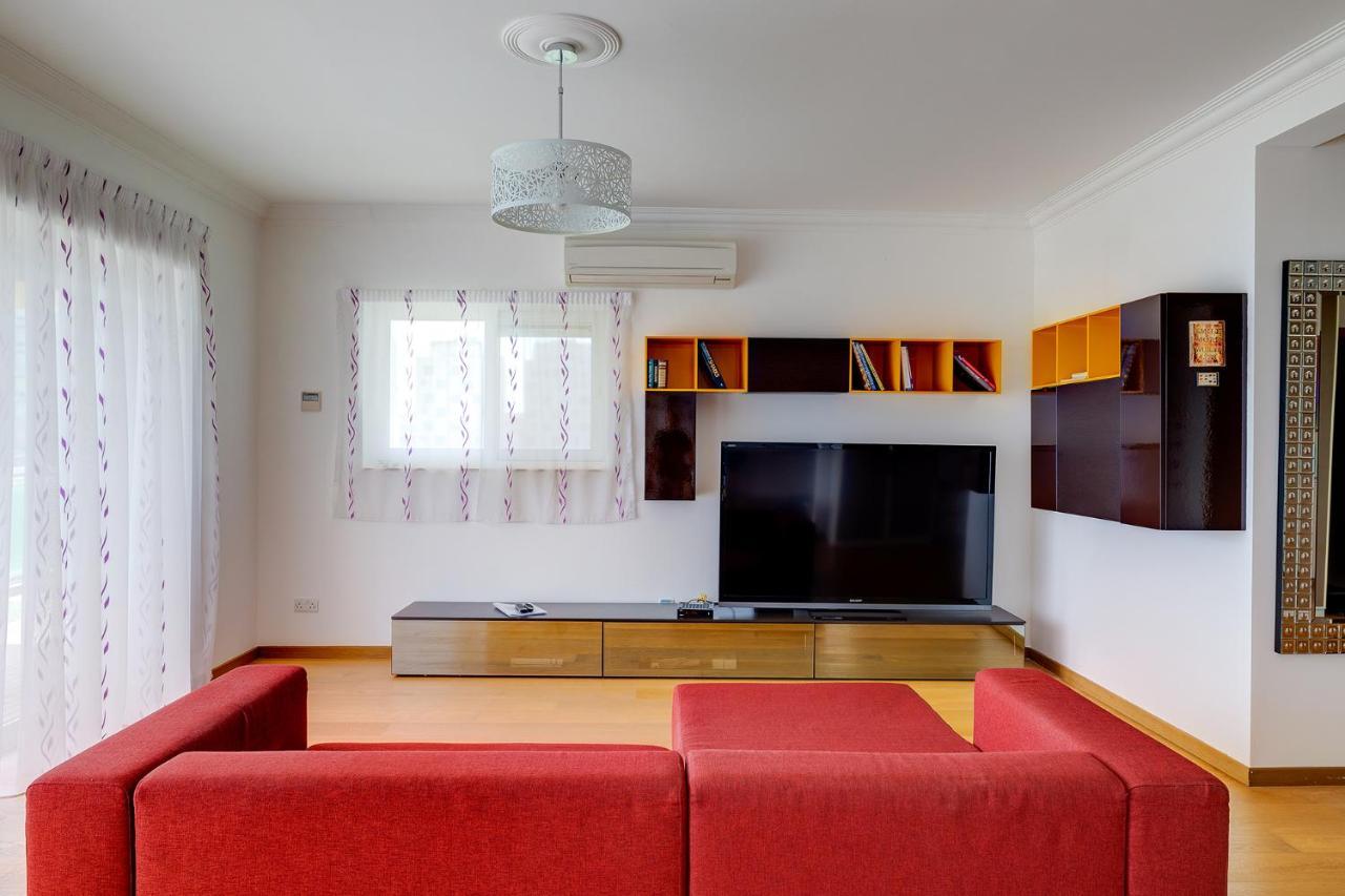 Seafront Apartment In Sliema With Pool, Upmarket Complex Exterior foto