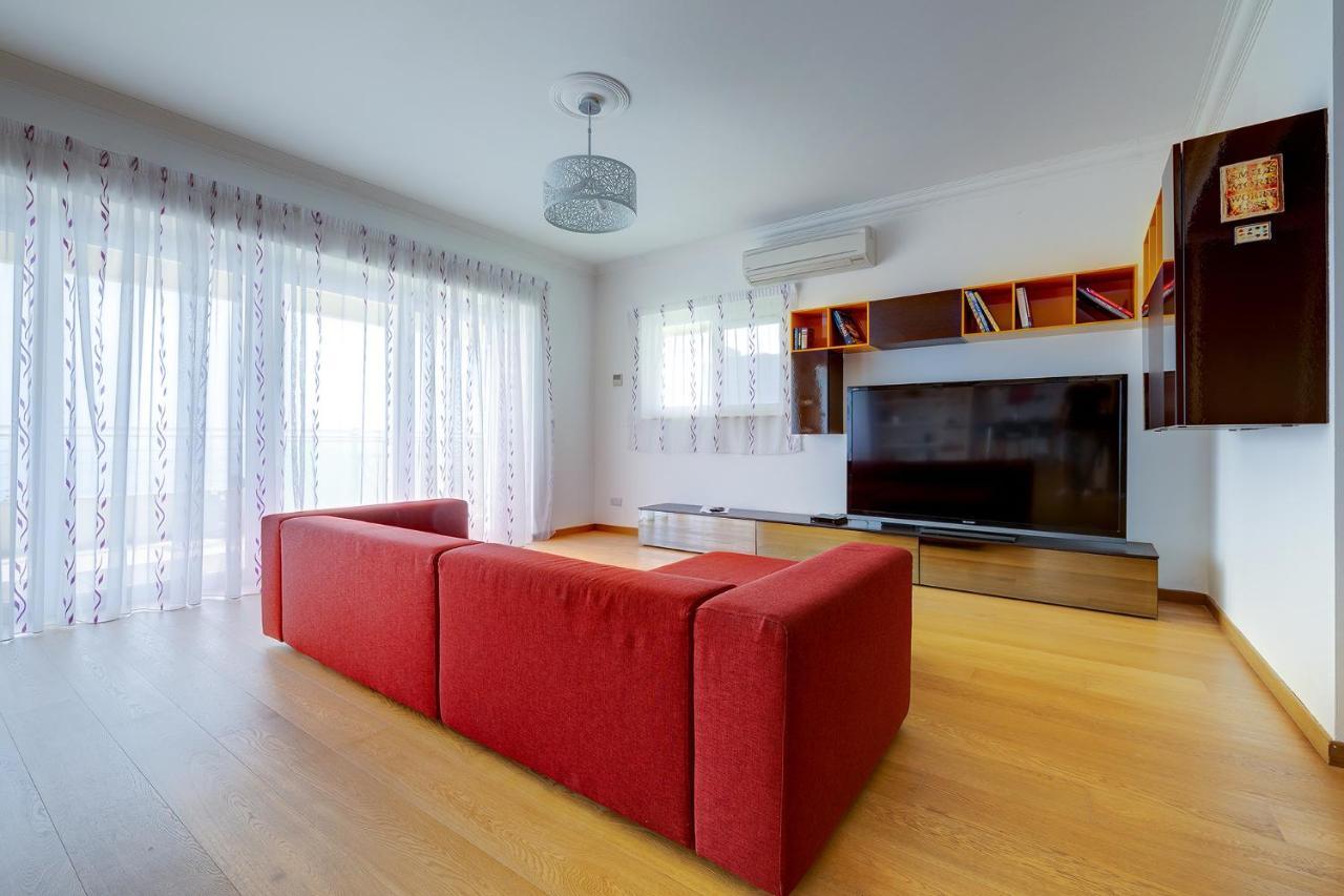 Seafront Apartment In Sliema With Pool, Upmarket Complex Exterior foto