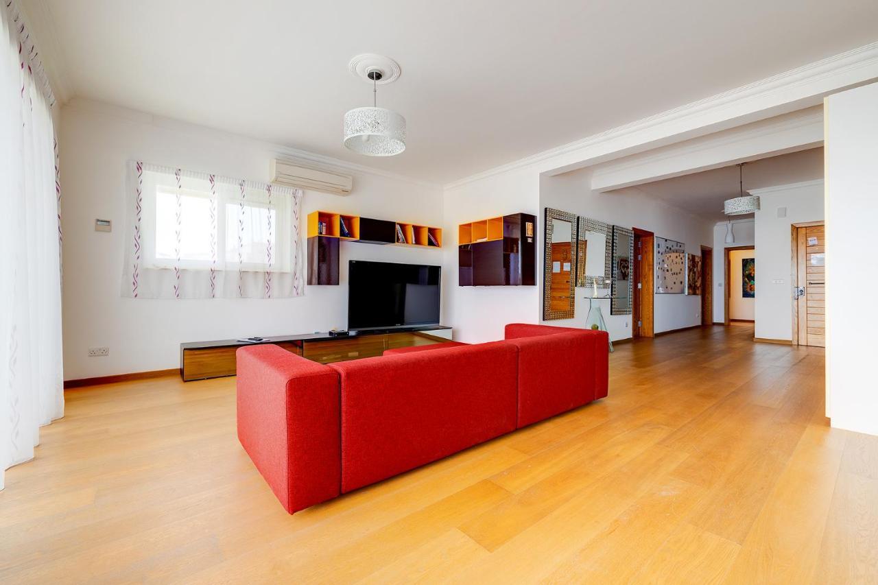 Seafront Apartment In Sliema With Pool, Upmarket Complex Exterior foto