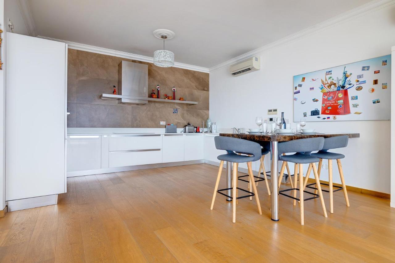 Seafront Apartment In Sliema With Pool, Upmarket Complex Exterior foto