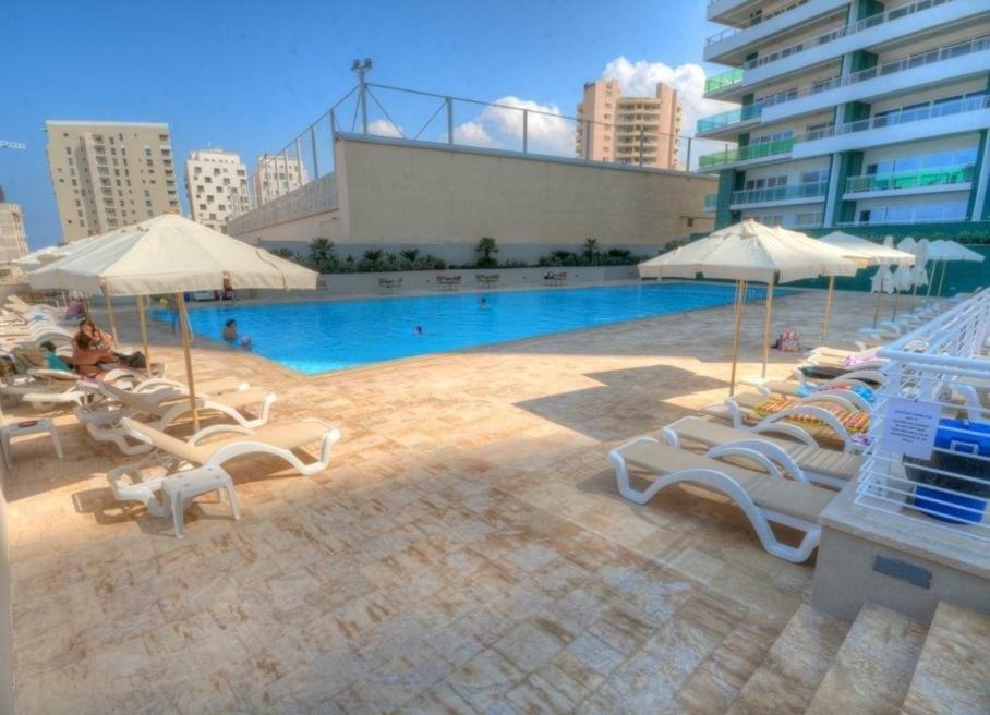 Seafront Apartment In Sliema With Pool, Upmarket Complex Exterior foto
