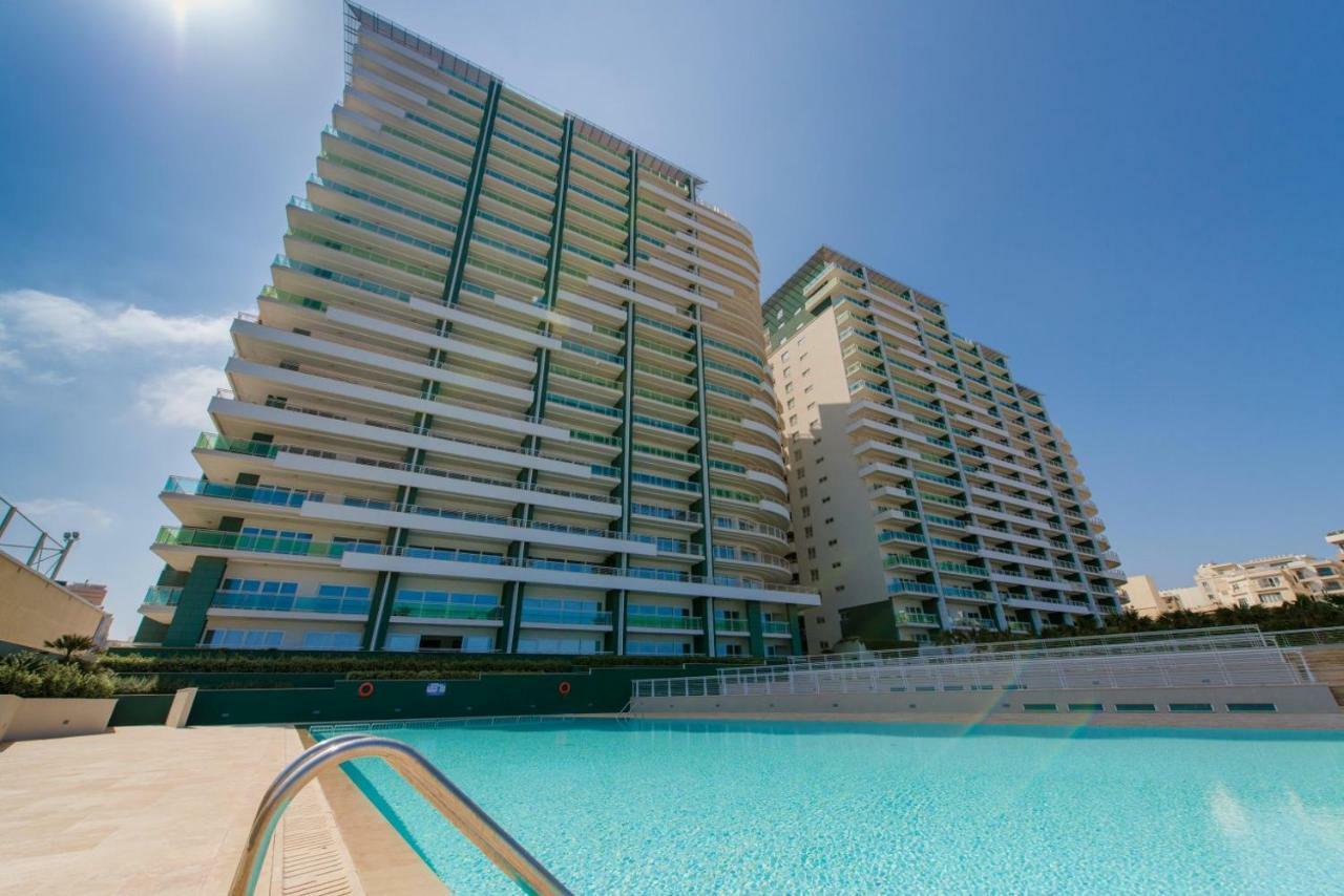 Seafront Apartment In Sliema With Pool, Upmarket Complex Exterior foto