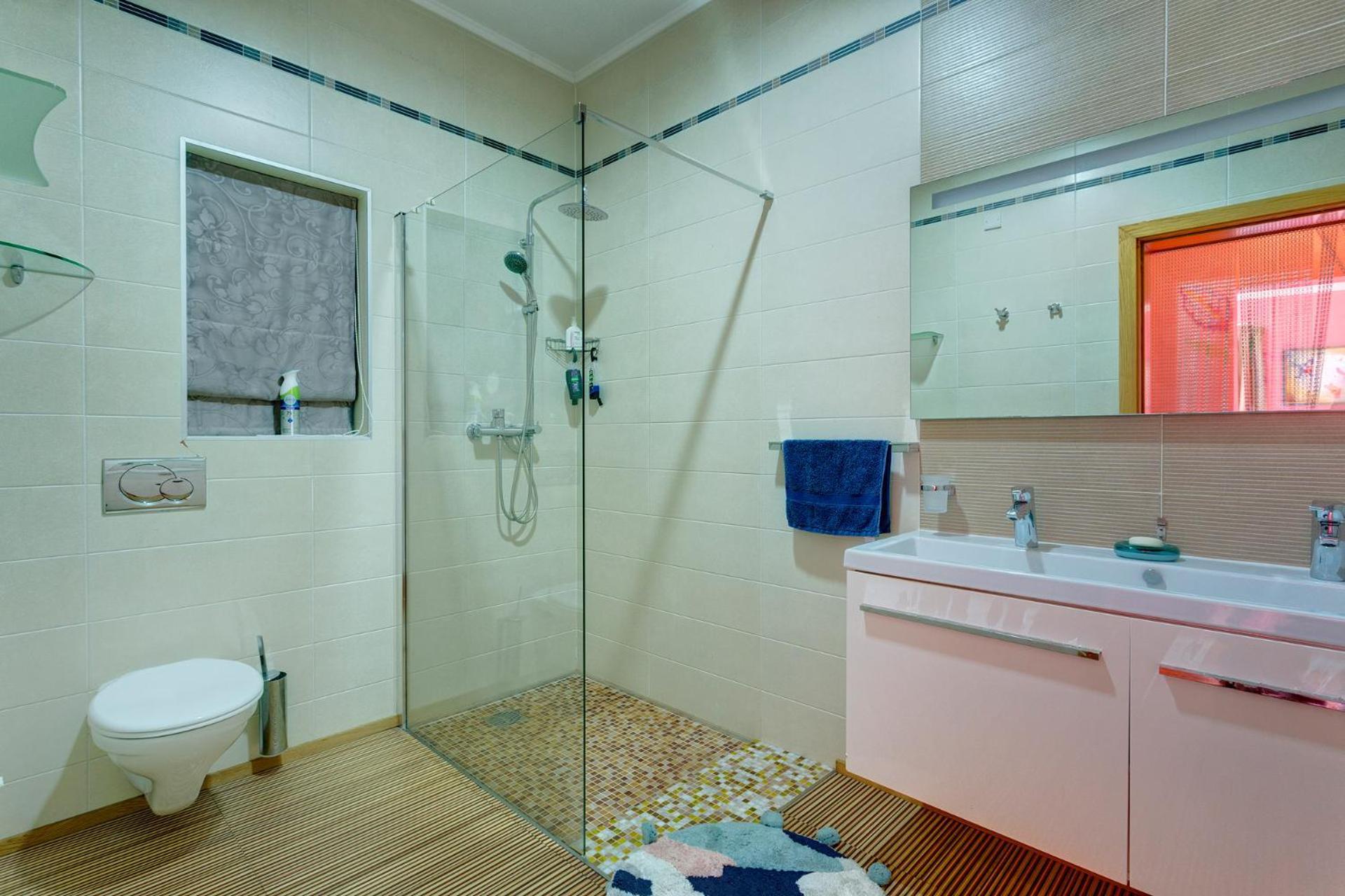 Seafront Apartment In Sliema With Pool, Upmarket Complex Exterior foto