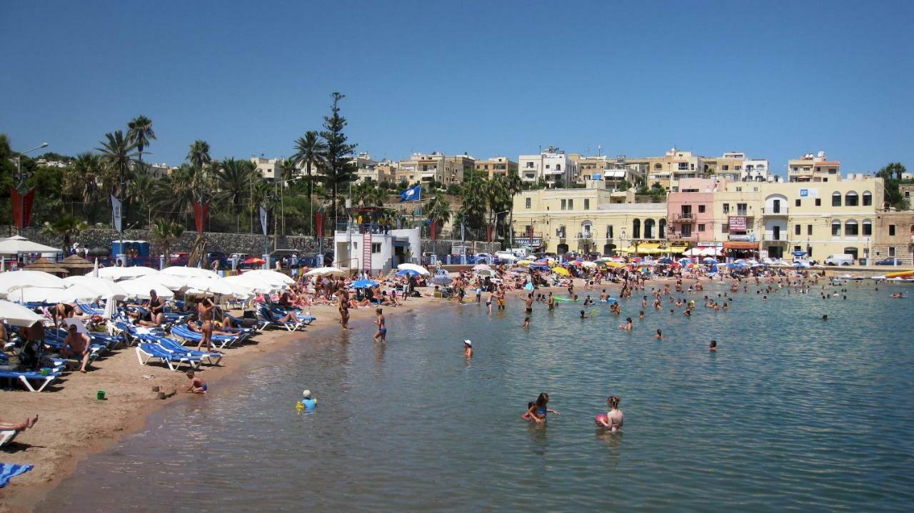 Seafront Apartment In Sliema With Pool, Upmarket Complex Exterior foto